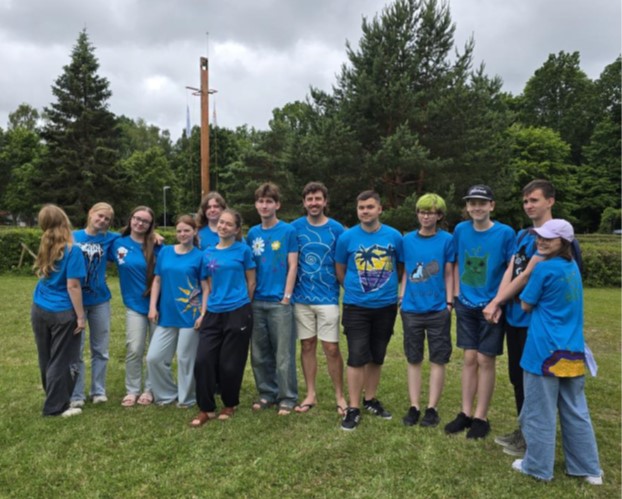 camp participants group of young people in a field